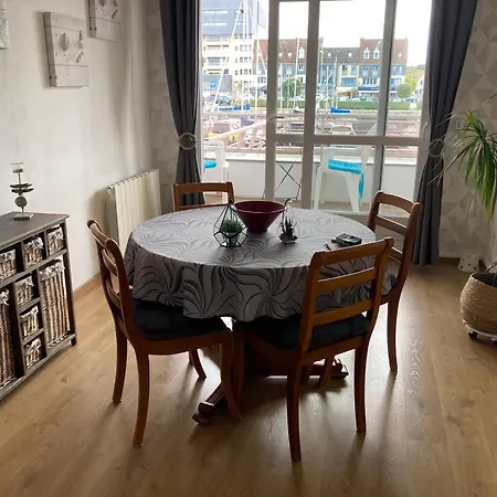 Vue Sur Le Port Apartment *